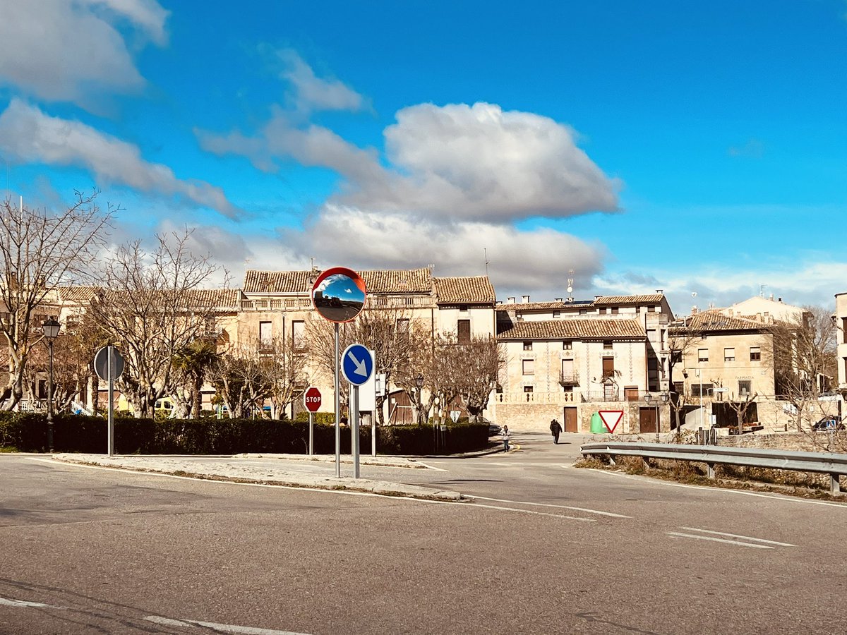 Seguridad Vial. Colocación de espejos en la Villa. <a href="/AytoSos/">Sos del Rey Católico</a> 
#seguridadvial
#ParticipaciónCiudadana
#Respetando
#Mejorandocadadia
#MejorandoSos