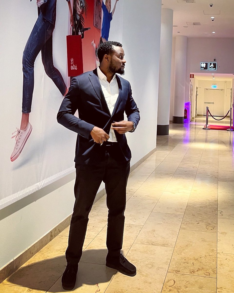 acewordofficial's tweet photo. Focusing on what you don't have keeps you too preoccupied to enjoy the things you already have!
#aceword #newsingleout #positivevibration #malmo #naija #sweden #nigeria #nothingbutlove https://t.co/ukjdgz0v9N