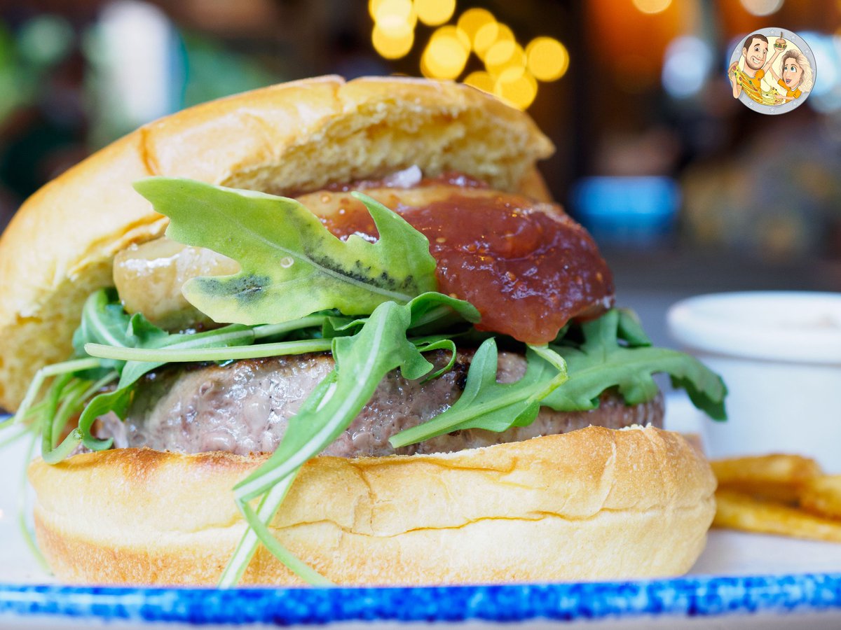 ComerBienMadriz's tweet photo. Recomendable hamburguesería gourmet al lado de la playa de San Juan de Alicante. Hamburguesas de vaca vieja con apetecibles combinaciones. Zona de terraza.
#CircoBurger
🍴Imprescindibles: hamburguesa Beauty Foie y ensalada Niño Mimado
📍Alicante, San Juan de Alicante y Valencia https://t.co/nk0UMsoYGB