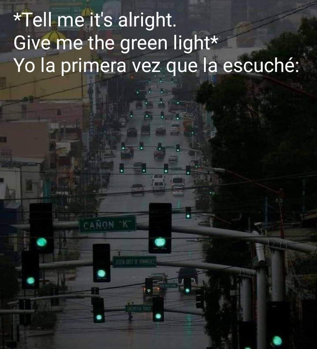 NataliaMeda15's tweet photo. ¿También ustedes?🚦🥴😅
#5SOS #5SOSmemes https://t.co/qNSntmiVA5