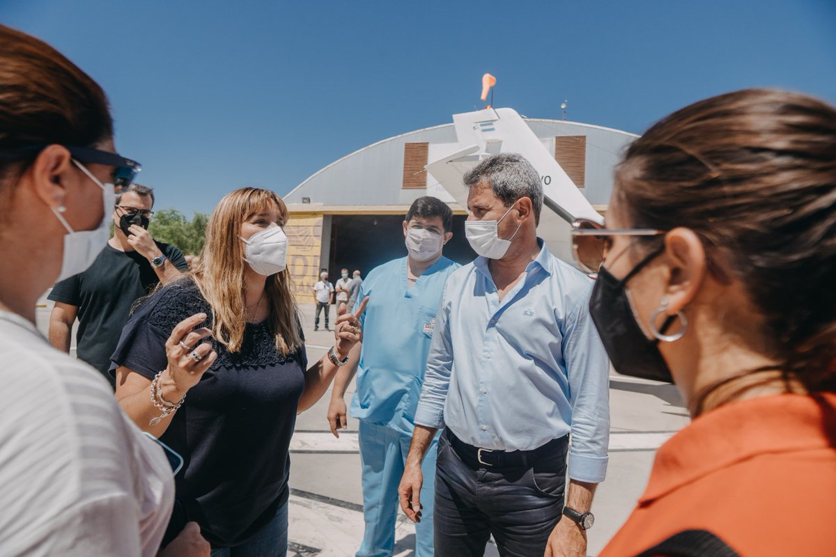 sergiounac's tweet photo. Ante la catástrofe natural que está afectando flora y fauna del Litoral, partió de #SanJuan rumbo a #Corrientes el primer avión sanitario con 43 profesionales, entre veterinarios y médicos rescatistas, que brindarán apoyo sanitario y humanitario al querido pueblo correntino. https://t.co/ykMNglMPTM
