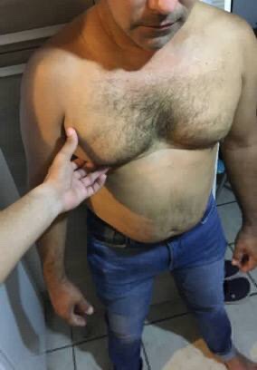 AndresHeXXX2's tweet photo. Esta ves no tuve para pagarle con dinero la cuanta a Don Juan, así que el tuvo que cobrarse a su manera.
#machovergon #HeterosCuriosos #HeterosVergones #vergagruesa https://t.co/PDbBa2CD2K
