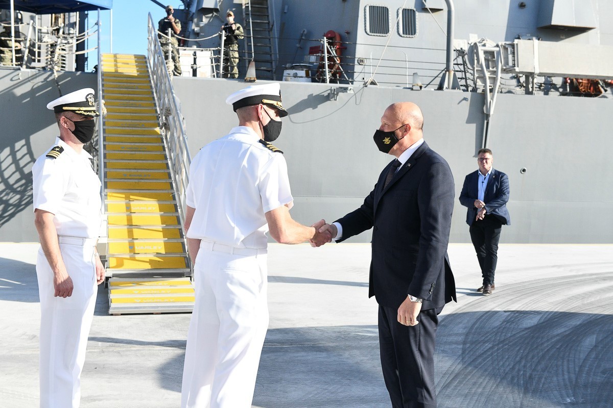 #NavyPartnerships 🇦🇺 🙌 

Peter Dutton, the Australian Minister of Defense, tours #USSSampson (DDG 1020 while the ship is in port at Brisbane, Australia.