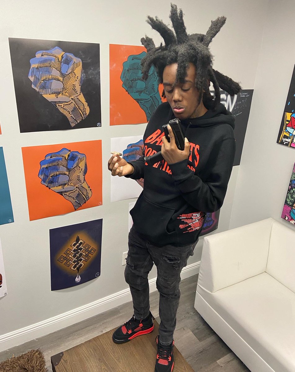 yrchic3's tweet photo. Next Nigga We Katch For Ski Getting Smashed That’s On Everything 🏴☠️🩸 #LLTHAGUYS #FREEMADMAX 💔 https://t.co/tfWgIqIKEl