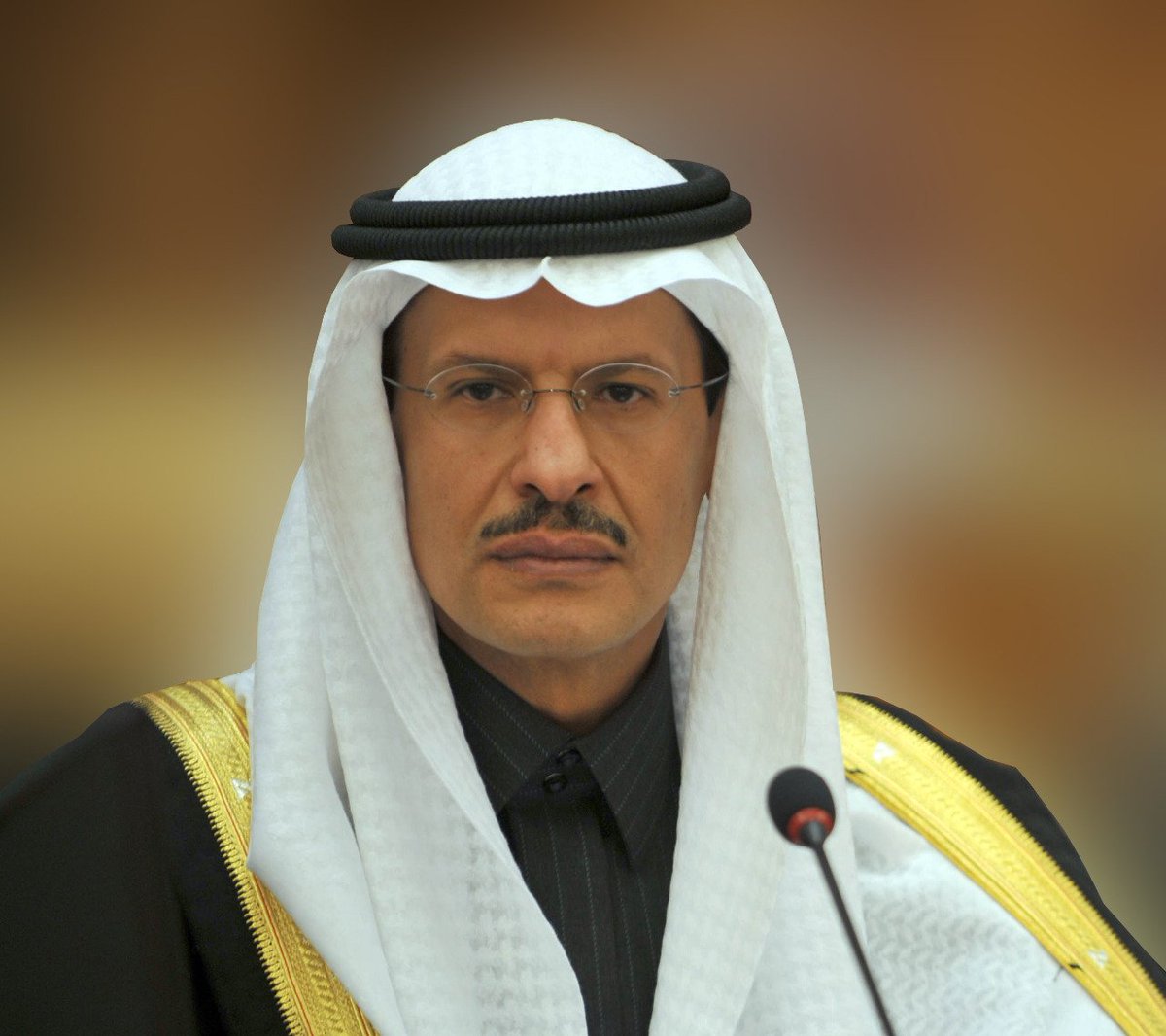 #وزير_الطاقة من المؤتمر الدولي لتقنية البترول:

هذه الليلة هي ليلة #ولي_العهد. سنواصل توسيع الطاقة الانتاجية، ويجب أن نذكر الأمم المتحدة بأن السعودية لم تاتي بعد توقيعها نحن من أسس هذه الدولة بأيدينا!

"السعودية تقود العالم في الطاقة"

#رؤية_2030