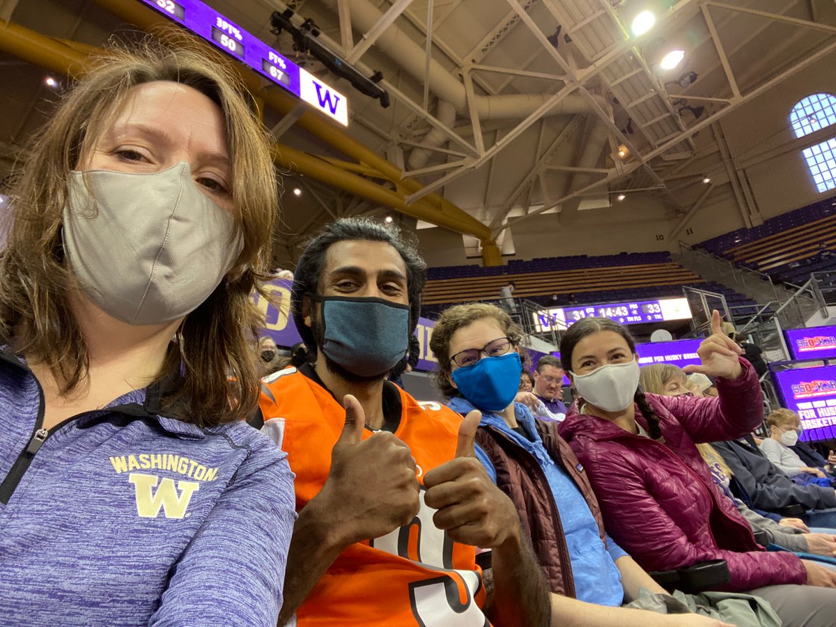 QCons Lab trip to <a href="/UW/">University of Washington</a> Women’s basketball thanks to @scheuerell and @mark_scheuerell. Go Huskies!