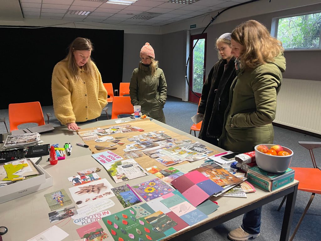 grtransformator's tweet image. De eerste brainstormsessie ging over de inrichting van de ruimte (wel met dikke jassen omdat de verwarming nog niet is aangesloten 😅) 
In samenwerking met Renata Bruinsma, Wieke Bos, Jasmijn Godding, Sanne Hijlkema, Patricia Vaessen en Janneke ter Linden-Postulart
#roermond