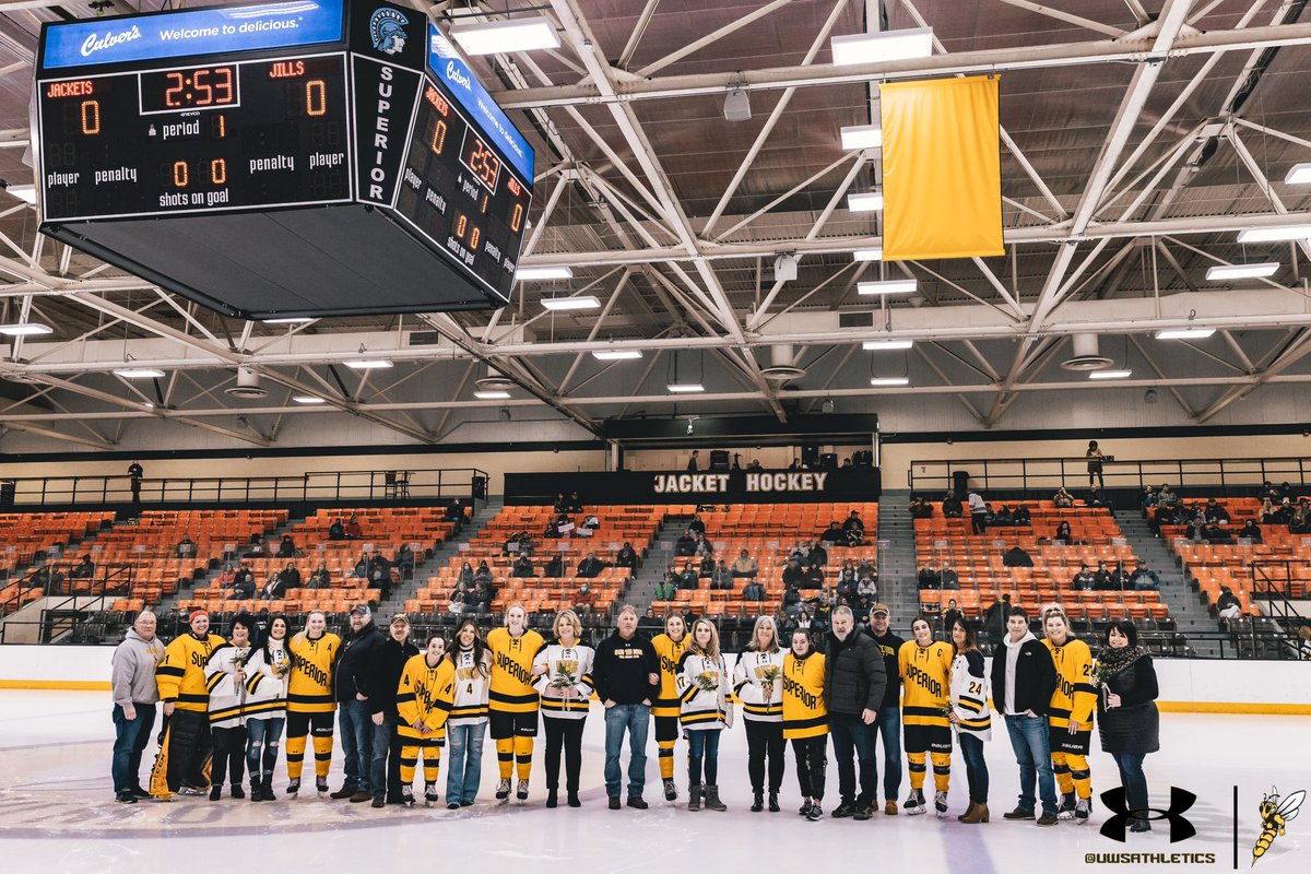 uwswhky's tweet photo. Thank you, Seniors | 📸🏒 #WeAreSuperior #EarnIt https://t.co/v1rfj2TElJ
