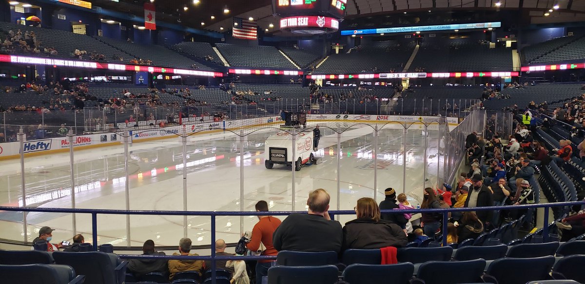 NaperPride's tweet photo. Hockey Love!

#ChicagoWolves
Dog seat! https://t.co/5ri89htVHH