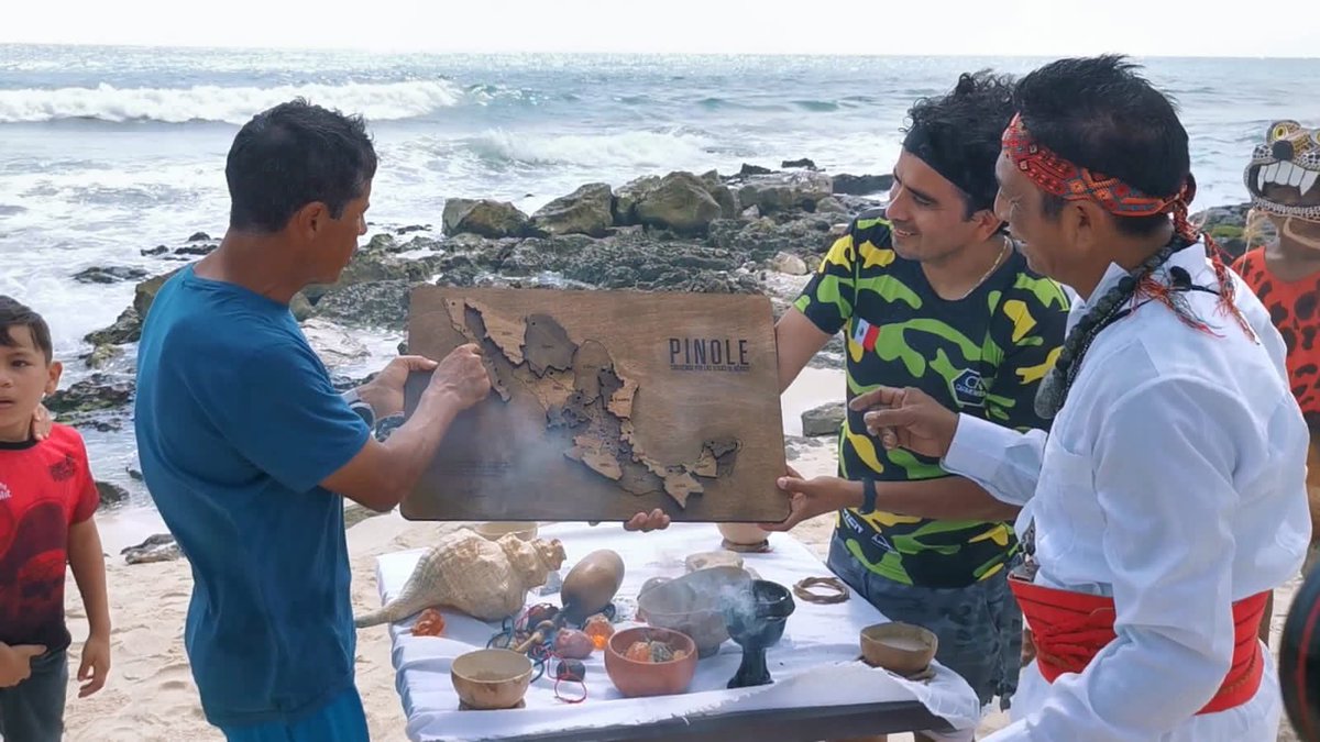 bernardocuetomx's tweet photo. Cálida bienvenida a Germán Silva en @caletatankah tras haber culminado la hazaña de recorrer más de 5,400 km, en 19 estados de la República Mexicana, como parte del #ProyectoPinole por las #VenasdeMéxico. ¡Felicidades! #CaribeMexicano https://t.co/h5l2XScAeL
