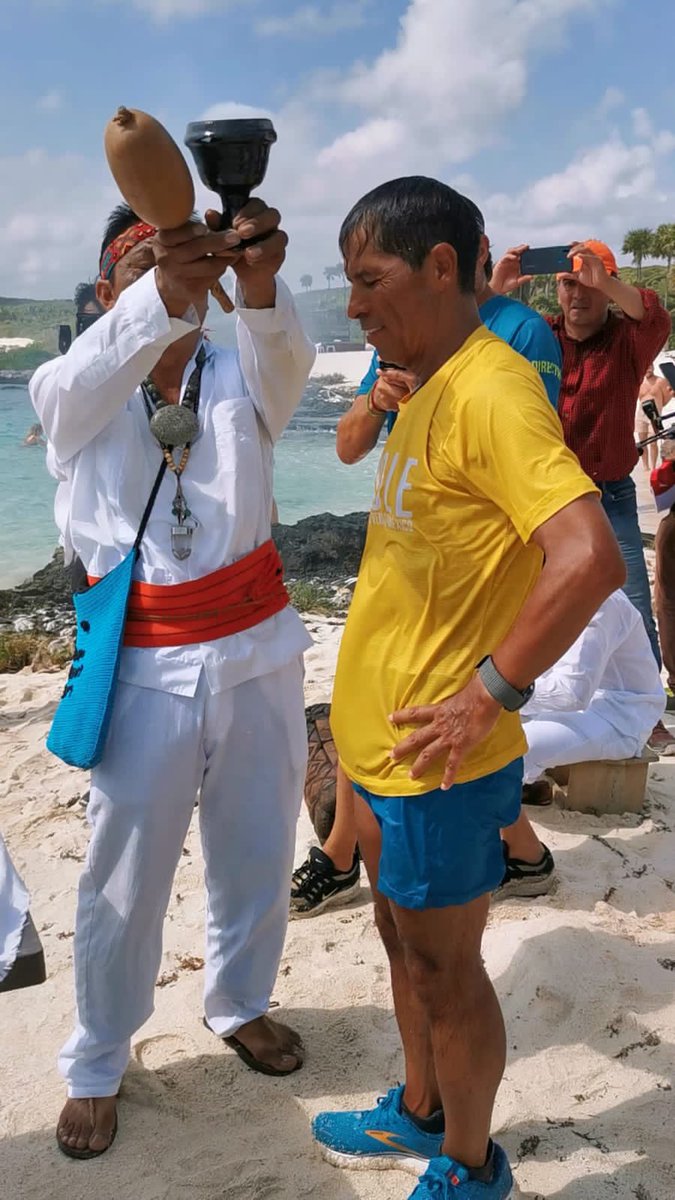 bernardocuetomx's tweet photo. Cálida bienvenida a Germán Silva en @caletatankah tras haber culminado la hazaña de recorrer más de 5,400 km, en 19 estados de la República Mexicana, como parte del #ProyectoPinole por las #VenasdeMéxico. ¡Felicidades! #CaribeMexicano https://t.co/h5l2XScAeL