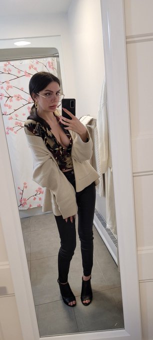 Tipsyy 🥴 https://t.co/CLJGSPOUZc<a href="/tag/mvsales"class="tags"><span>#mvsales</span></a>