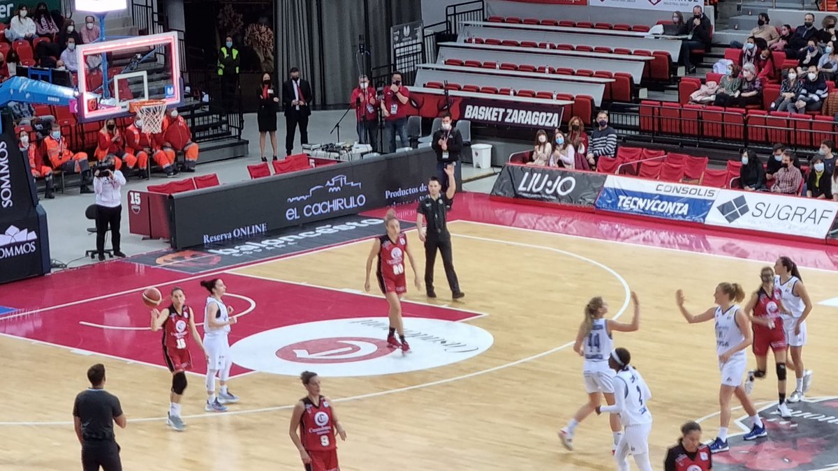 acuenca78's tweet photo. Un buen ejemplo para los peques que están empezando de como hay que jugar y luchar por el partido, aunque tu rival sea más fuerte.
Dos justos vencedores @CasademontZGZ @CBAvenida https://t.co/DeqFRkTZCp