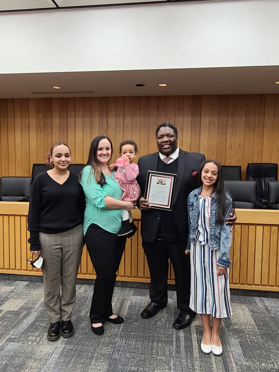 Mr. Esquire tweet media