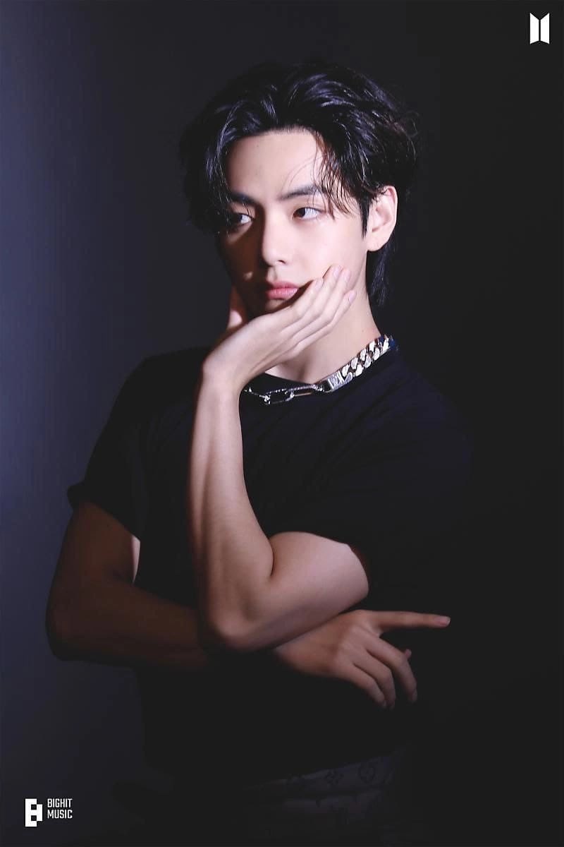 kim taehyung pics. tweet media