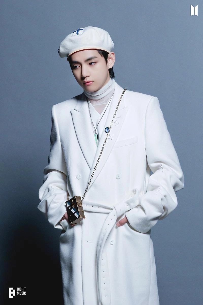 kim taehyung pics. tweet media