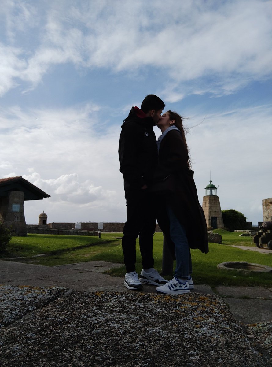 adri_sinmas's tweet photo. me siento biggie,aunque me falten par de miles
los mismos que no echo en falta si ella se ríe. https://t.co/jL4jEJooUq