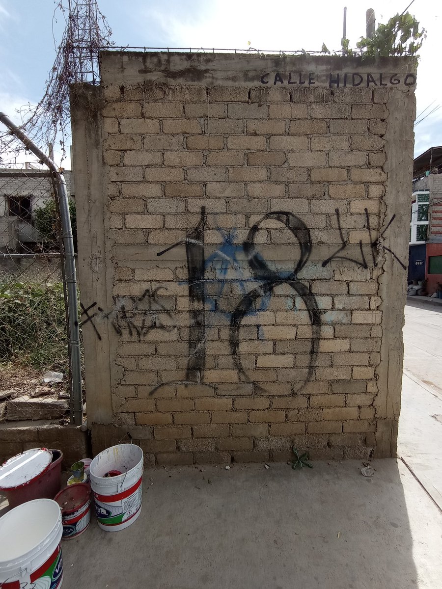 SembrandoComun2's tweet photo. Con el trabajo de artistas comprometidos con el rescate de espacios públicos, trabajamos en San Martín MX con el objetivo de reconstruir el tejido social "Arte de pueblo para el pueblo"#arte
@jaimelabc @FMartinezNeri @FundacionAHHO @SSP_GobOax @alejandromurat @isabelgporrua https://t.co/W5BEQRGtFi