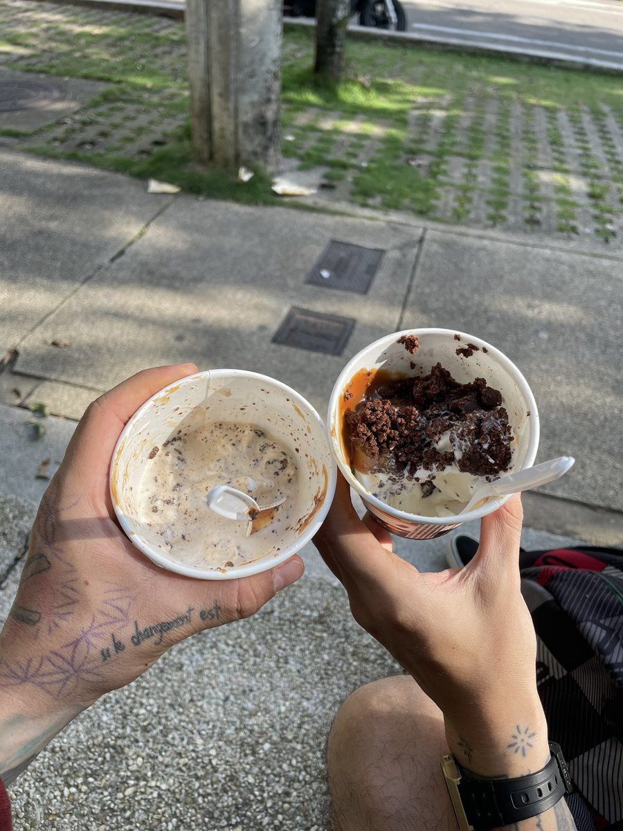 lasombradealejo's tweet photo. Hay dos maneras de comer McFlurry https://t.co/PRDHLI4Ug3