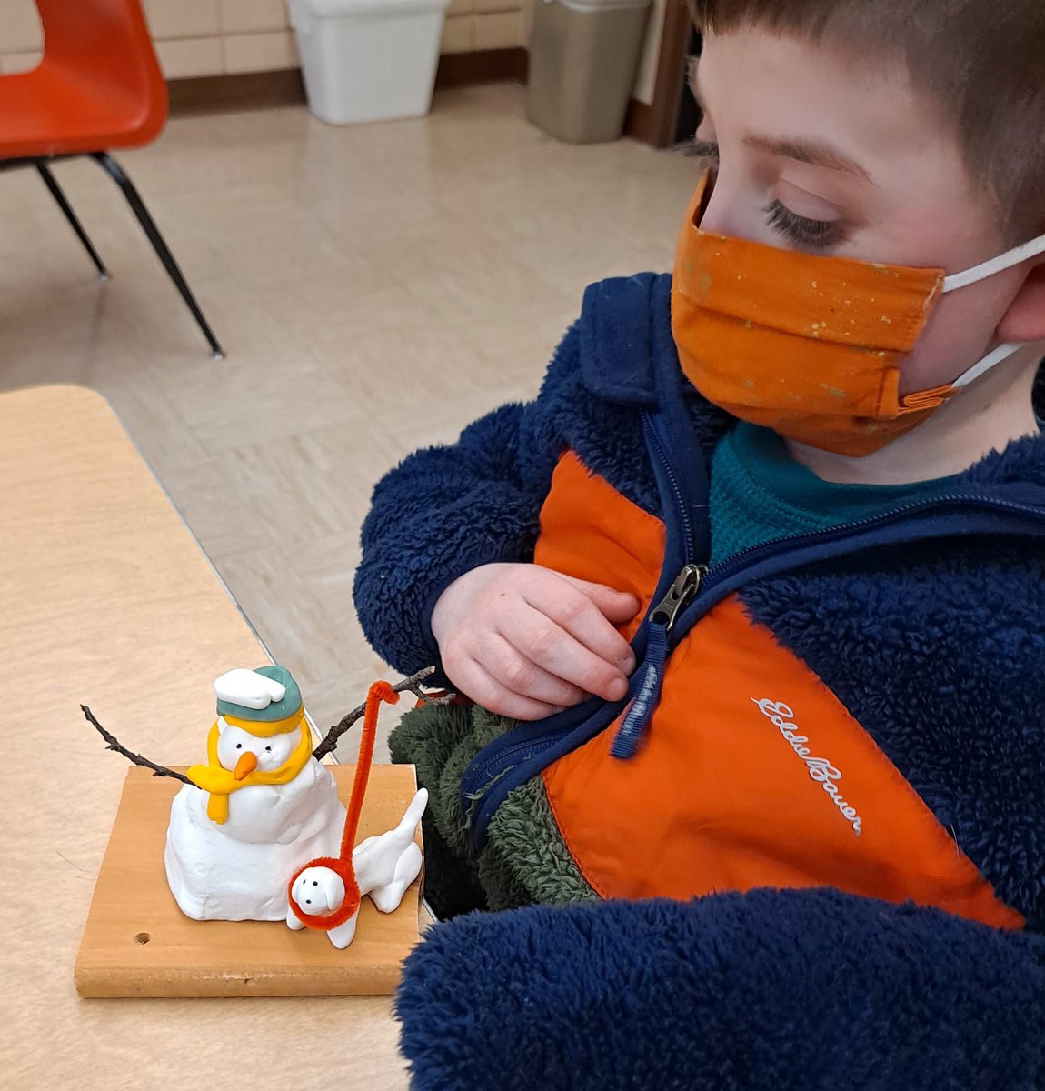 KyDeptofEd's tweet photo. Highlights from last week at @KSBWildcats.

🎨 Students explored scented playdough and model  clay with @KMACMuseum guest artist Janet Britt.

🎻@LouOrch performed for 4th and 5th grade students. 

We can't wait to see what our students do this week! #UnitedWeLearnKY https://t.co/e0J9gCnrig