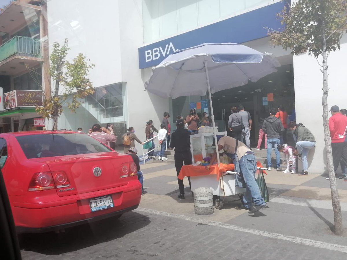 JulianT57069099's tweet photo. @bbva, de quien fue la maravillosa idea de centralizar y dejar una sola sucursal en Apizaco, filas interminables para cajeros automáticos y cualquier trámite que se requiera, era mucho mejor cuando había cajeros en varios puntos de la ciudad https://t.co/azr9BfUyUS https://t.co/AASjA3hpMN