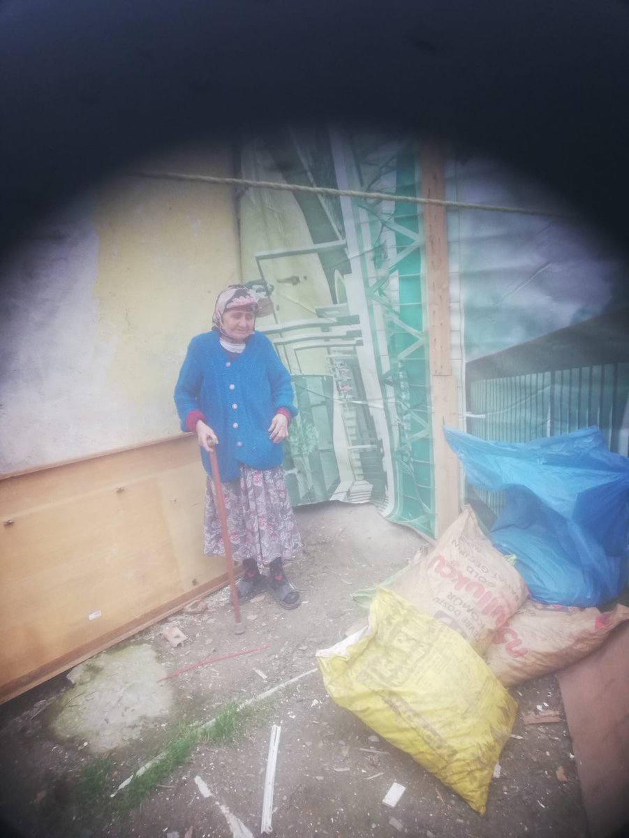 akpartifsm's tweet photo. Bugün Sarıyer FSM Mahallesi Mercan SK. Türkmen Ahalat Teyzemize Kömür Yardımında Bulunduk. Hayır Sahiplerine Teşekkür Etti Duada Bulundu. @aksariyer https://t.co/WPOqczXPUn