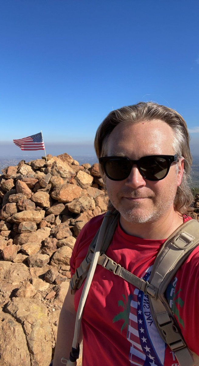 clharr2's tweet photo. Sunday hike ✔️ https://t.co/rIl4KCyHkl
