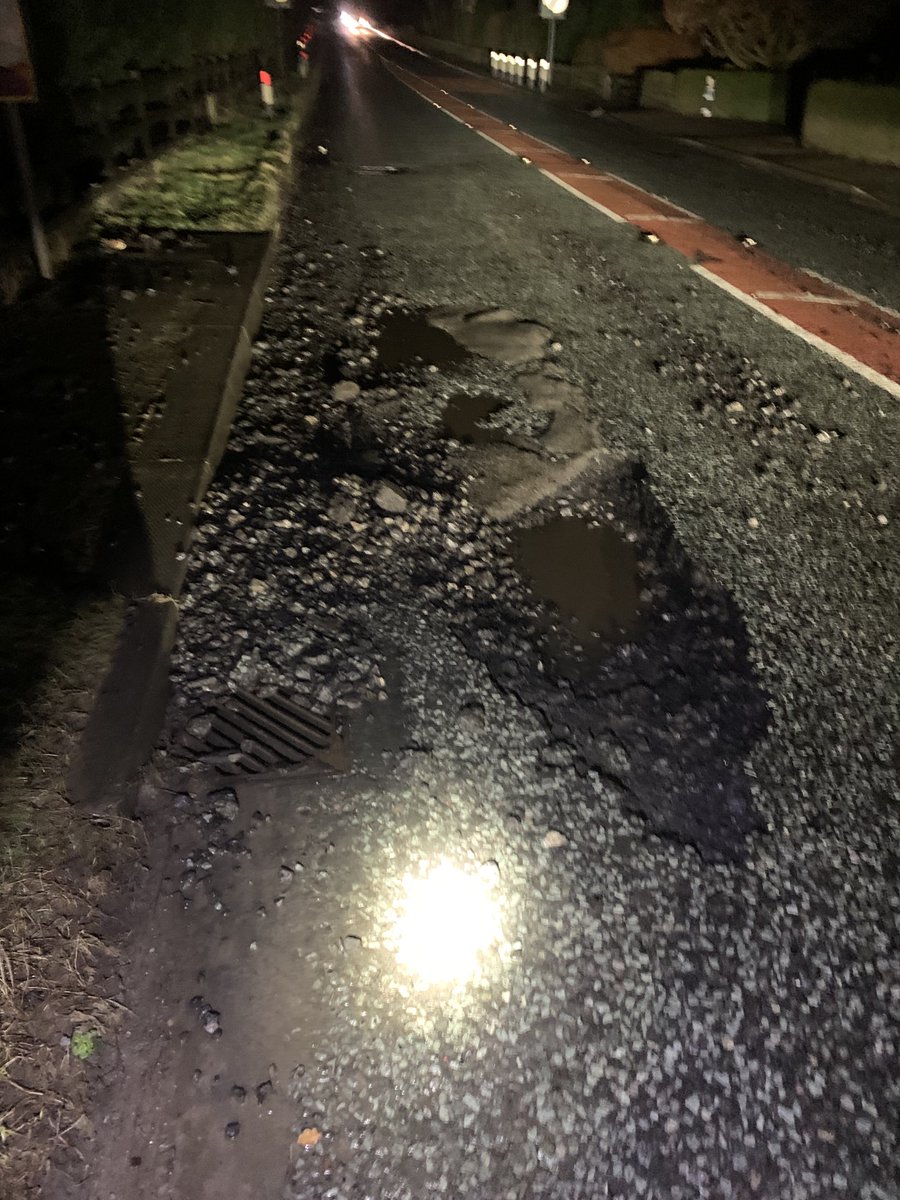 174DM's tweet photo. *HIGH* The #A658 partially closed south of #Huby towards #Pool / Bradford due to a carriageway collapse / large pot hole ๐ฆ The road is passable but only one lane open. Please take care and slow down. โฆ@northyorksccโฉ have been informed https://t.co/EY6I2iHL1a