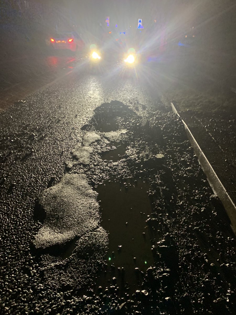 174DM's tweet photo. *HIGH* The #A658 partially closed south of #Huby towards #Pool / Bradford due to a carriageway collapse / large pot hole ๐ฆ The road is passable but only one lane open. Please take care and slow down. โฆ@northyorksccโฉ have been informed https://t.co/EY6I2iHL1a