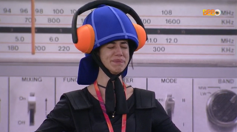 centralreality's tweet photo. A Larissa tá chorando novamente no monstro. DESUMANO! #BBB22 https://t.co/boLLW0jvou