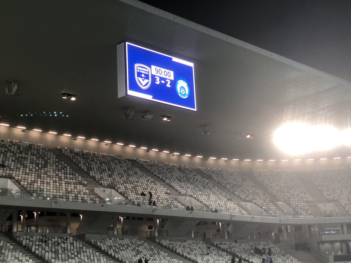 adrienpasq's tweet photo. Je me pose des questions ? Les deux virages sont plein #BORASM et tout le monde part pour les filles?? Quel utilité de promouvoir le foot féminin dans de tels stade et si tard? Je trouve ça abuser... Courage a vous @FCGBWomen et @ClaireLavogez j'espère vraiment que je me trompe💪 https://t.co/lZ0dZSg14U