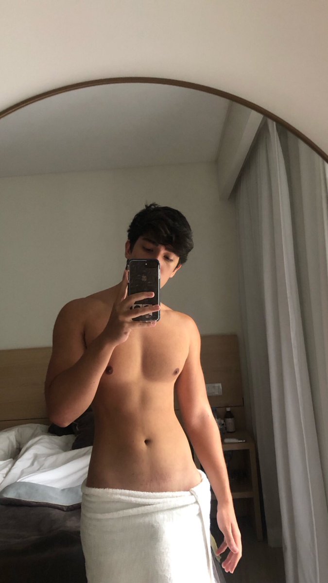 vitulicious's tweet photo. tenho que começar a arrumar a cama antes de tirar fotos… https://t.co/z05cmxcA61