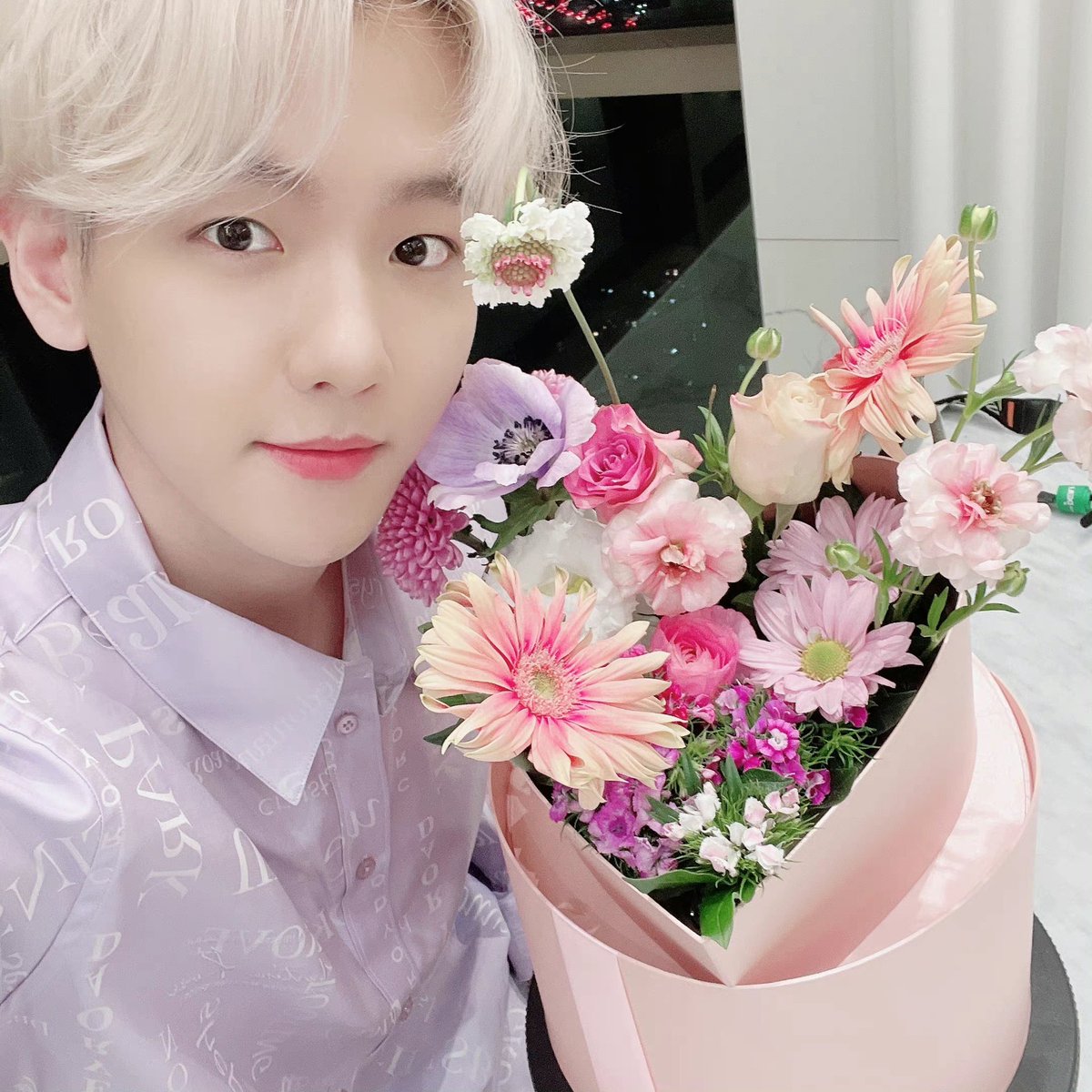 Baekhyun3000_'s tweet photo. ☆Baekhyun🐶 con flores💐 es la combinación perfecta😍 y el lo sabe😘😏

#EXO #weareoneEXO @B_hundred_Hyun @weareoneEXO #OBSESSEDwithBAEKHYUN #BAEKHYUN 

Byungirl💕 https://t.co/VxkoaztucQ