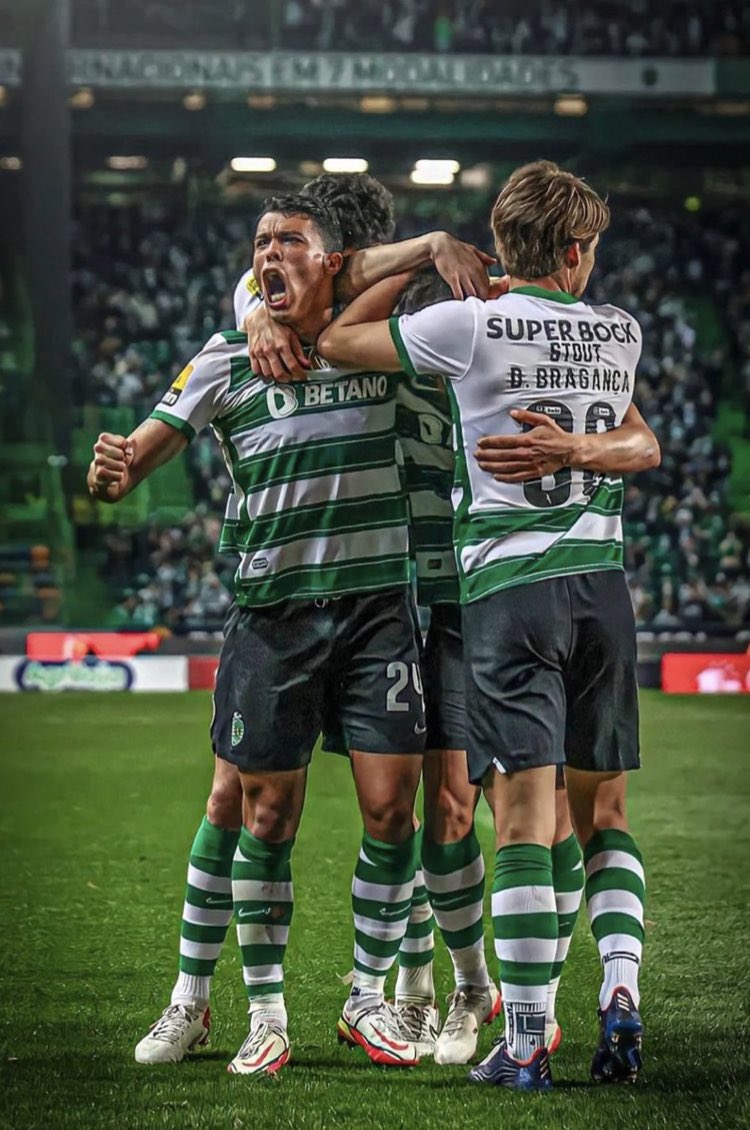 afmi_zeze's tweet photo. Essa foto ta uma perfeição 😍💚 https://t.co/WEAdClPj5P
