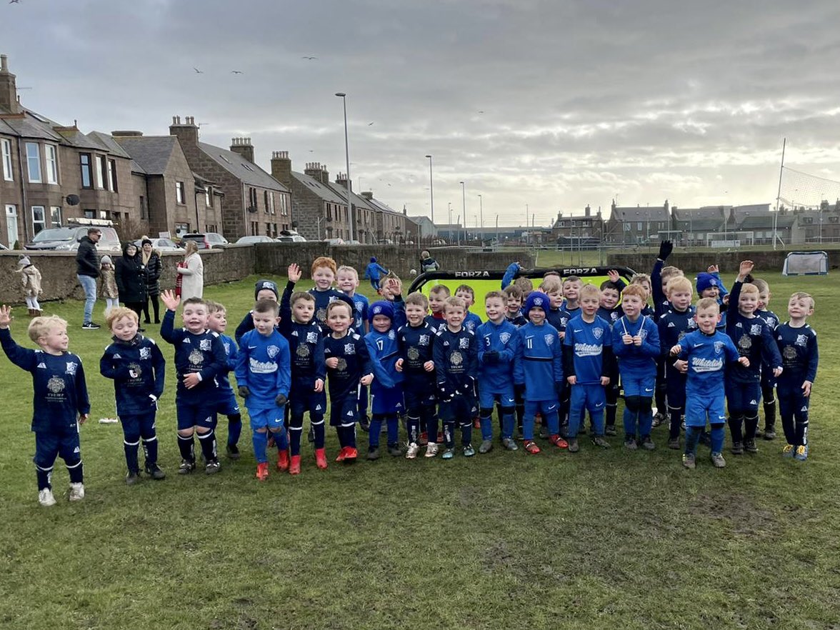 BoysClubPhd's tweet photo. PBC 2016 welcomed Newburgh Thistle to Peterhead today for a festival ⚽️Lots of great team work, goals and happy, smiling faces 😃💙⚽️ @newburghthistle #SundayFunday #ouryoungest #checkthesmiles https://t.co/OzjaB41iNF