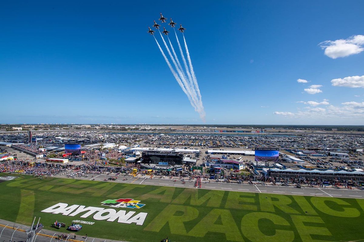 AFThunderbirds's tweet photo. We’re proud to have flown over the #Daytona500 for the 12th consecutive year!

Best of luck to all the drivers today as they compete in The Great American Race! 🏁
@DAYTONA https://t.co/SnBQbVZMkw