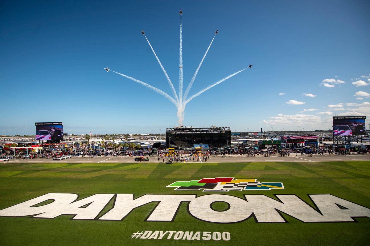 AFThunderbirds's tweet photo. We’re proud to have flown over the #Daytona500 for the 12th consecutive year!

Best of luck to all the drivers today as they compete in The Great American Race! 🏁
@DAYTONA https://t.co/SnBQbVZMkw