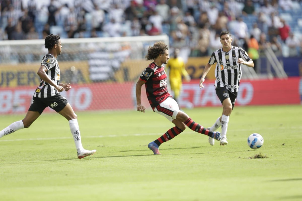 Flamengo's tweet photo. Após empate no tempo normal em 2 a 2, o Flamengo é derrotado pelo Atlético-MG nos pênaltis por 8 a 7 na Supercopa do Brasil. 

#CRF https://t.co/LvP0SbSPmm