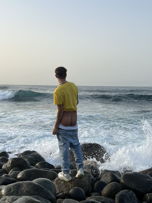 Aesthetic Of vibes ? isn’t it ?
.
https://t.co/Br39SCRf2E
.
.
#gay #lover #hot #funny https://t.co/S