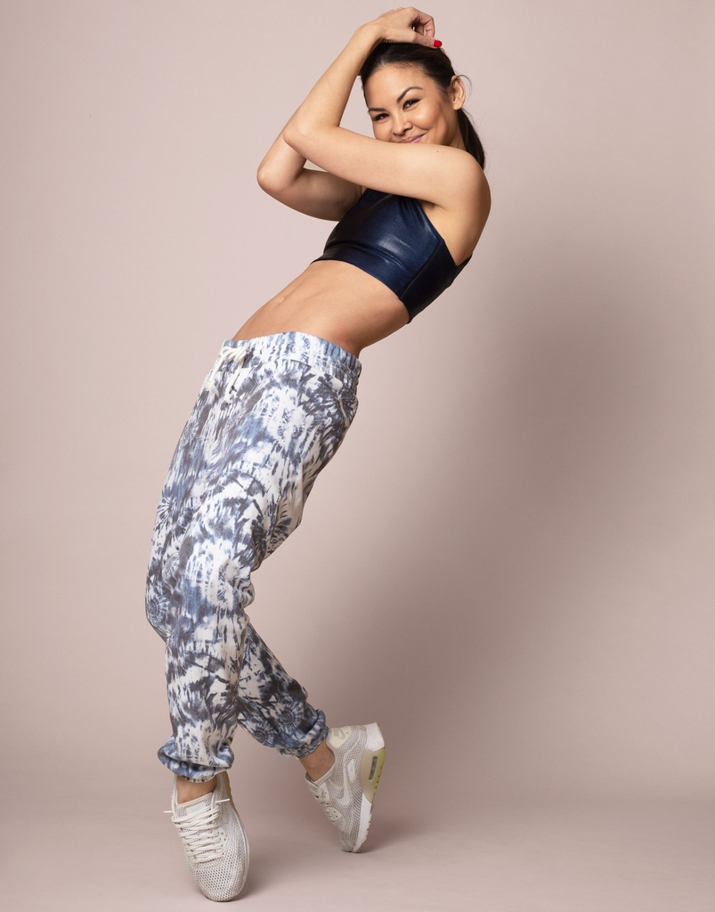 EmilyHsuDesigns's tweet photo. Long weekend lounging.

#emilyhsudesigns #loungewear #sweats #joggers #workoutwear #activewear #sportsluxe #athleisure #fitnessfashion #gymstyle #barrewear #dancewear #madeintheusa #tiedye #loungelooks #sweatsuits https://t.co/3qe3Y82uV9