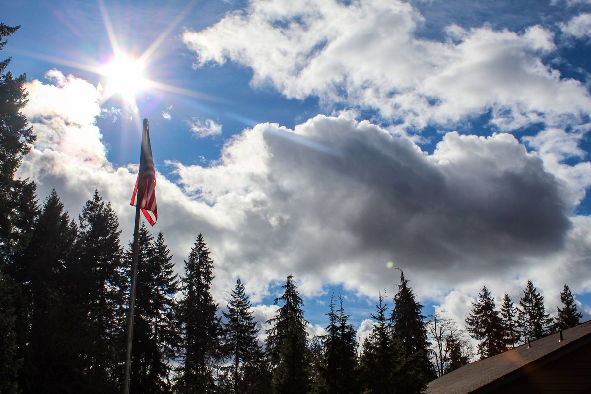 _Andy_Lane_'s tweet photo. Last day of #CloudWar with @LenteCulturaPh !!
Here is today's first picture!!
#cloudporn #sundayvibes #photography #washingtonstate https://t.co/Gfx4es4O4l