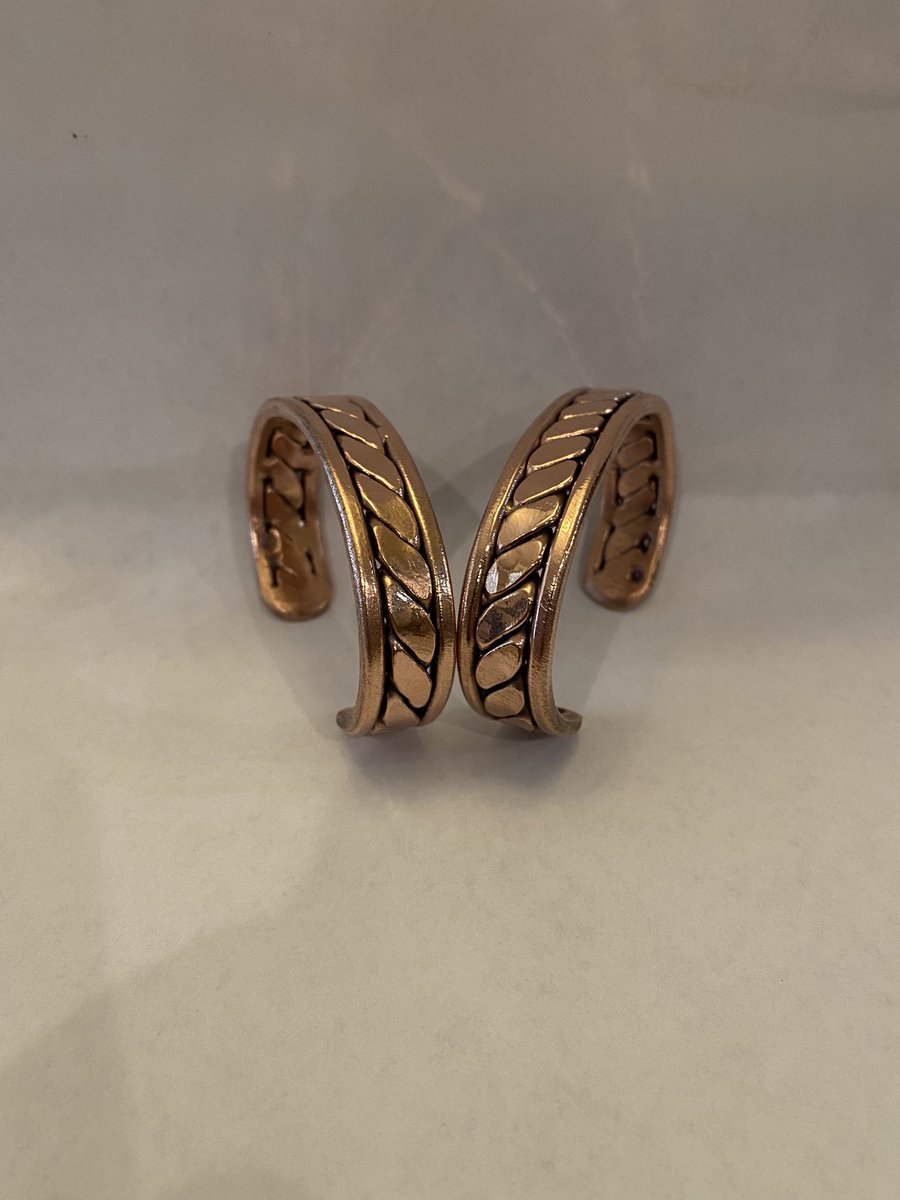 Bar_Lazy_S's tweet photo. I’ve got some mens cuffs up for grabs! They’re 6 1/2” from tip to tip! Shoot me a message for pricing! https://t.co/scQ1q5YCFX