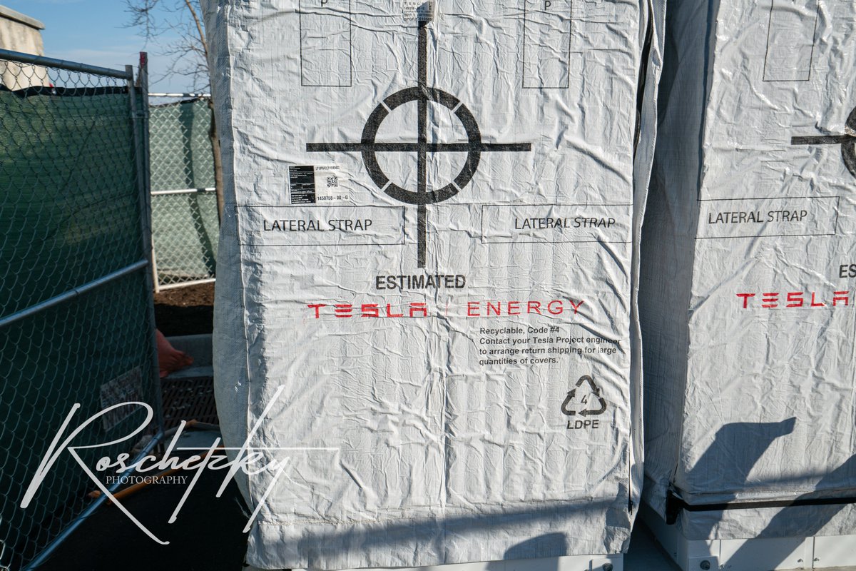 RoschetzkyP's tweet photo. More Photos from the New Supercharger Location in Hutto at a HEB Supercenter - I thought I would upload some of my stock photos from my A7R2 - finally had a nice free day to do some uploading. Enjoy. #RoschetzkyPhotography #LetsGo #teslawin https://t.co/Ff4waHdK00