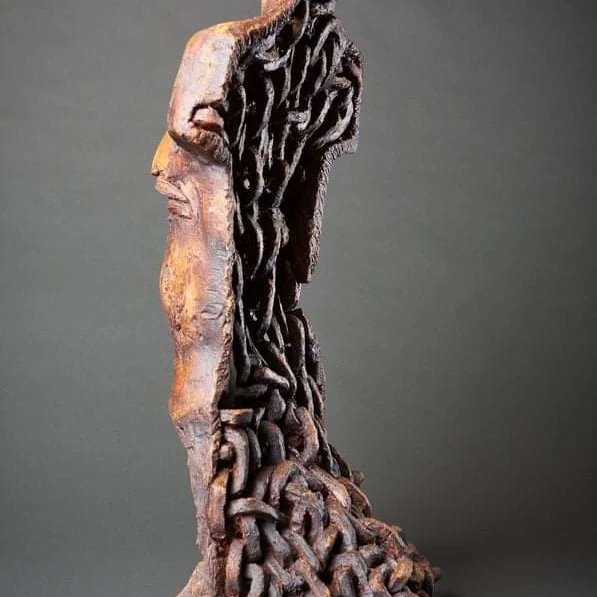 LeeCeramic's tweet photo. My latest piece "Chained" 2022 Lee Steele

 Massive thanks to The very talented  Ian Nicholson @osakaian Photographer.

#art #artwork #sculpture #contemporaryart https://t.co/uBITFmNWJS