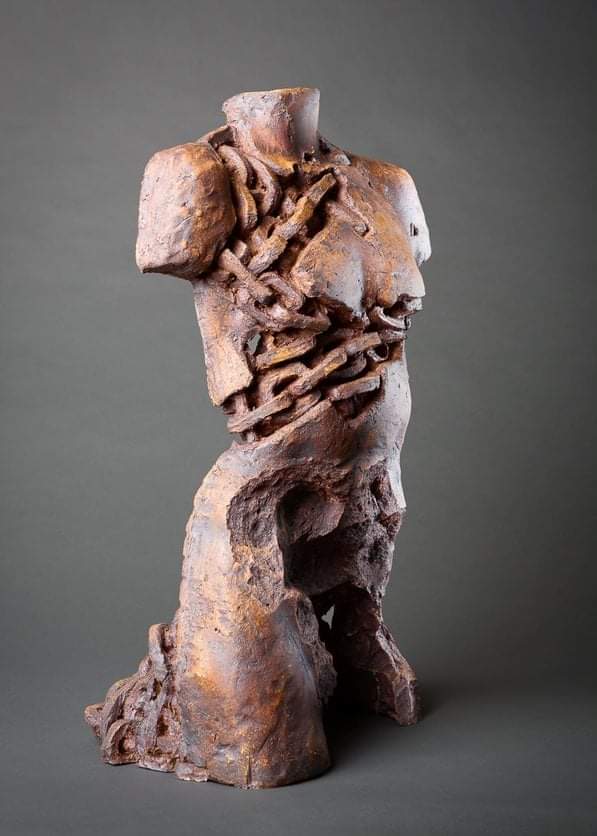 LeeCeramic's tweet photo. My latest piece "Chained" 2022 Lee Steele

 Massive thanks to The very talented  Ian Nicholson @osakaian Photographer.

#art #artwork #sculpture #contemporaryart https://t.co/uBITFmNWJS