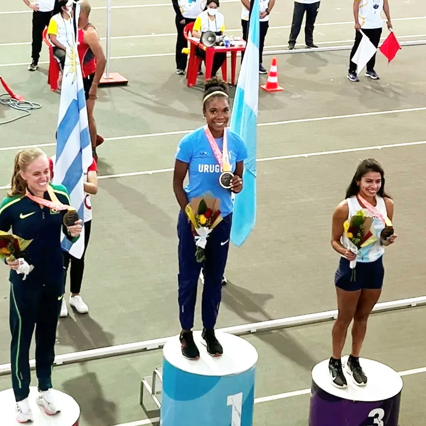 CAMPEONA SUDAMÉRICANA de pista cubierta y yo muy feliz por seguir trayendo resultados para nuestro país 🇺🇾 seguimos trabajando, seguimos mejorando, seguimos demostrando que estamos para mucho más. Gracias a todos por los lindos mensajes 🤗