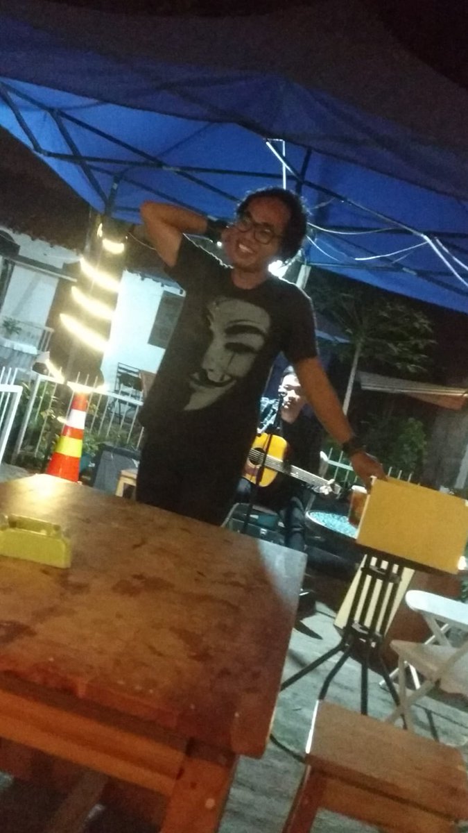wanzroot's tweet photo. Wow haker nih ..muka polos andai mereka tau dia gmna di mdia sosial hahaha 😂
#hacker 
#AllkpopDisbandParty 
#programan
#programming 
#anonymus https://t.co/d3YRxT7pg1