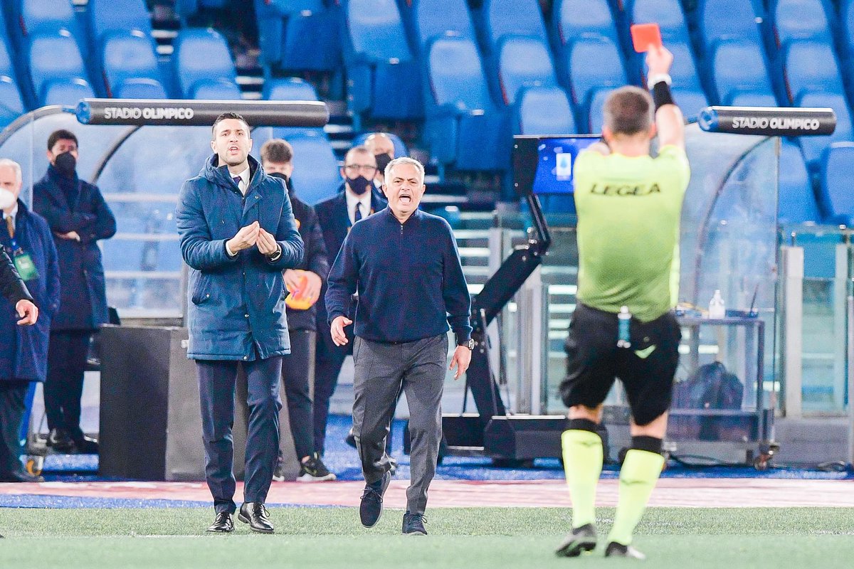 PurelyFootball's tweet photo. Never change, Mourinho 🤣🟥 https://t.co/Z15beMiMvR