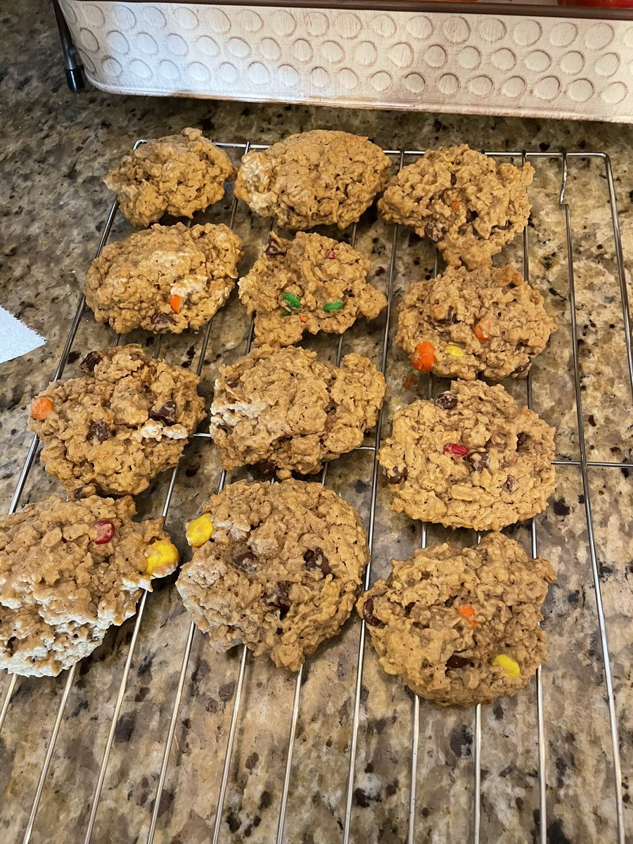 BeccaJonesTeach's tweet photo. Got my workout in- thanks #InsanityLive- and now baking!  Monster cookies are my absolute favorite and @CynMacaBoys3 @MrsOTeachesK and @jcae2008 inspired me with all their baking this weekend!  Thanks ladies!!  ❤️❤️ https://t.co/Gjekwy8ggc