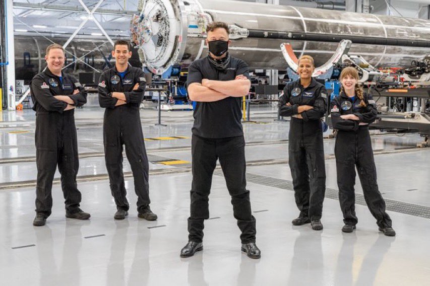 Kristennetten's tweet photo. Haters gonna hate but @elonmusk gonna create — 
📸: @SpaceX 🚘🚀🔴 https://t.co/VeXO99VBZM